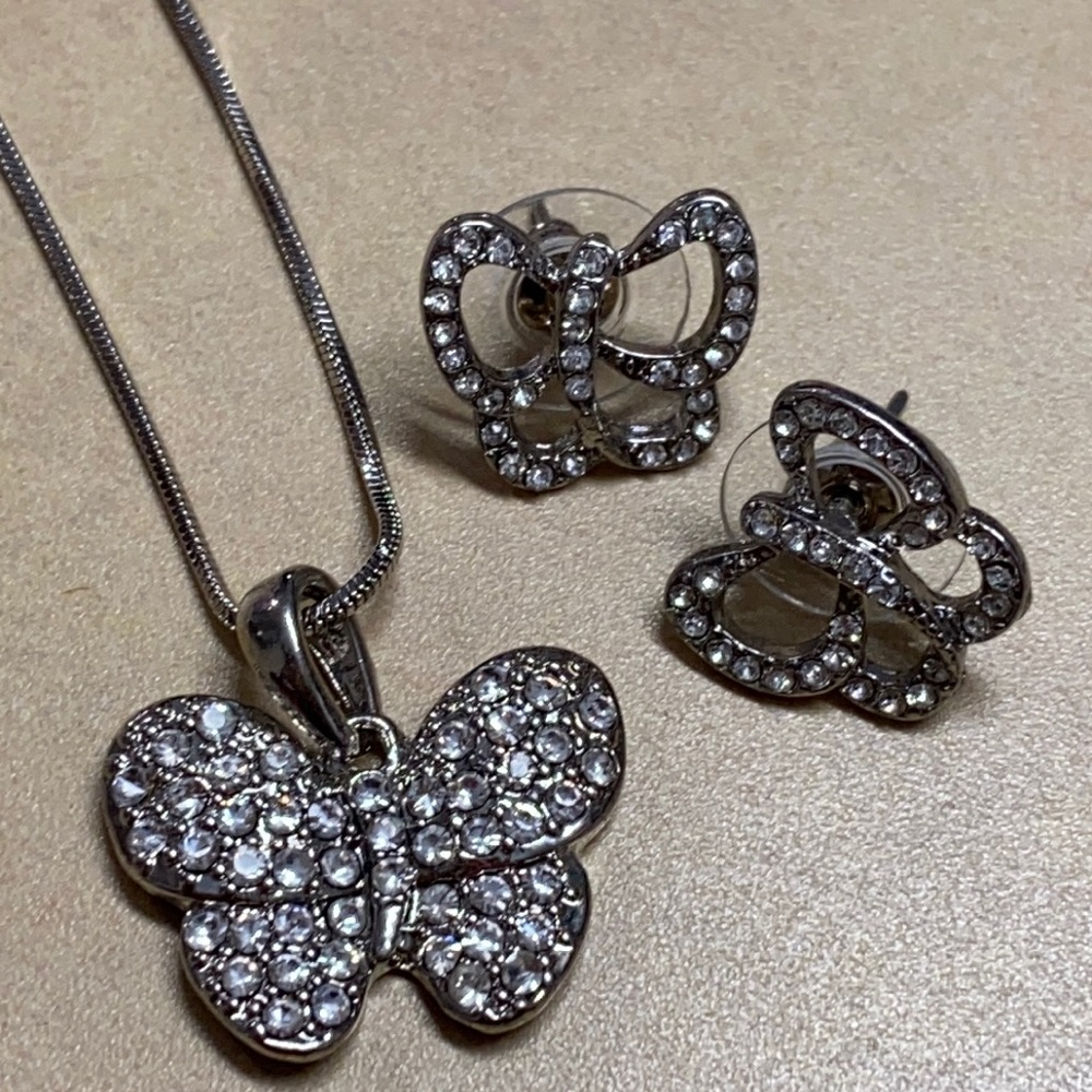 Butterfly pendant necklace and stud earrings set!